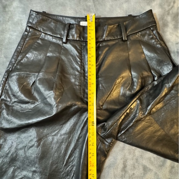 Wilfred Black Faux Leather Pants

#1245 - Picture 4 of 8